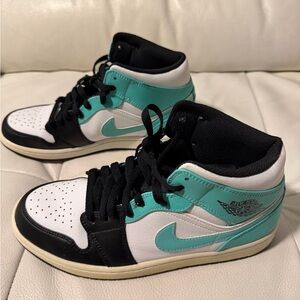 Nike Black and White Sneakers